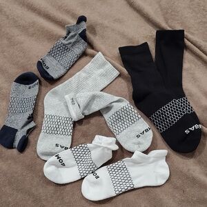 NWOT 4 pairs Bombas socks ankle and calf medium